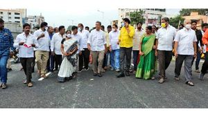 బెంజ్ సర్కిల్ ఫ్లైఓవర్ 2: వైసీపీ-టీడీపీ క్రెడిట్ వార్: ఆ ఇద్దరికీ కేశినేని నాని థ్యాంక్స్