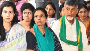 భువనేశ్వరి రియాక్షన్: దిగజారిన వారు ఏమైనా మాట్లాడుతారు.. చంద్రబాబుతో సతీమణి