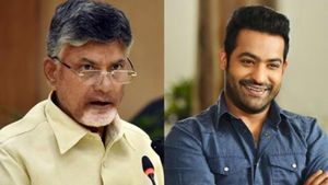 చంద్రబాబు ఇలాకాలో జూ ఎన్టీఆర్ ఫ్యాన్స్ షాక్ : సీఎం అంటూ నినాదాలు-హంగామా : వెనుక ఉన్నదెవరు..!!