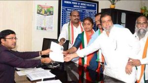 తెలంగాణా ఎమ్మెల్సీ ఎన్నికల బరిలో కాంగ్రెస్; జగ్గారెడ్డి సతీమణికి అవకాశం; పోటీ ఈ స్థానాల్లోనే!!