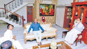 కమలం గూటికి డీఎస్..!! ఈటల సుదీర్ఘ మంతనాలు : రేవంత్ ఆహ్వానించినా...!!