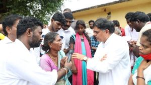 సొంత జిల్లా కొట్టుకుపోతున్నా పట్టించుకోరా.?సీఎంను సూటిగా ప్రశ్నించిన నాదెండ్ల మనోహర్.!
