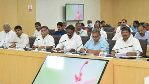 పీఆర్సీపై రాని స్పష్టత-ఉద్యోగుల్ని చర్చలకు పిలిచిన జగన్ సర్కార్-నేడు కీలక ప్రకటన