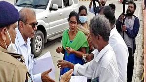 ఏపీ సీఎం కాన్వాయ్ వెంట పరుగులు తీసిన మహిళ: వెంటనే కారు ఆపిన జగన్ ఏం చేశారంటే?