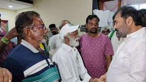 అమరావతి రైతులను కలిసిన వైసీపీ ఎమ్మెల్యే కోటంరెడ్డి శ్రీధర్ రెడ్డి; జగన్ కు షాక్ ఇచ్చారా? 