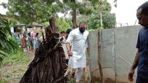 మంత్రి మేకపాటికి నిరసన సెగ; ఇప్పుడు తీరిగ్గా వచ్చారా అంటూ నెల్లూరు వరద బాధితుల ఆగ్రహం 