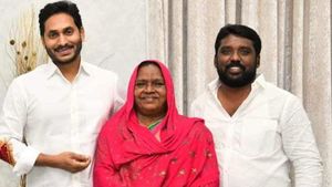 వైసీపీ మహిళా ఎమ్మెల్సీ హఠాన్మరణం - ముఖ్యమంత్రి జగన్ దిగ్భ్రాంతి ..!!