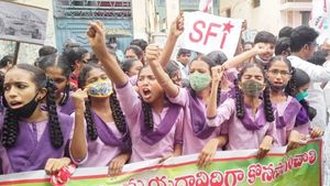 ఎయిడెడ్ విలీనంపై విద్యార్థుల ఆందోళన: విజయవాడలో ఉద్రిక్తత; జగన్ సర్కార్ కు పోతిన మహేష్ వార్నింగ్ 
