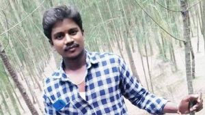 Wife: మేడ కింద బావ, మేడ మీద భర్తతో కాపురం, భార్య గొంతు కోసి నీట్ గా చంపేసిన భర్త, అక్క చూస్తే ! 