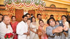  ఎమ్మెల్యే రెడ్డి శాంతి కుమార్తె, ఐఎఎస్ అధికారిణి వివాహ రిసెప్షన్‌లో జగన్: సాయంత్రానికి ఒడిశాకు