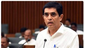 బుగ్గన కోర్టుకు పీఆర్సీ వ్యవహారం - ఉద్యోగ సంఘాలతో సమావేశం : ఆ తరువాత సీఎం నిర్ణయం..!!