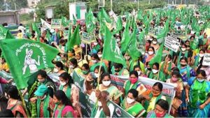 తిరుపతిలో అమరావతి పాదయాత్ర ఎంట్రీ: ఫ్లెక్సీల ధ్వంసం: తీవ్ర ఉద్రిక్తత.. భారీగా అరెస్టులు 