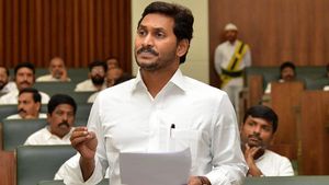 పీఆర్సీపై నేడు సీఎం జగన్ నిర్ణయం - అధికారులతో రివ్యూ : ఉద్యోగుల్లో ఉత్కంఠ..!!