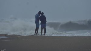 JAWAD CYCLONE : ముంచుకొస్తున్న తుఫాను- ఉప్పాడలో అలల అలజడి: ప్రభావం మొదలు..!!