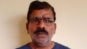 Wife: రెండో పెళ్లి కోసం భార్య, కూతుర్లను చంపేశాడు, జైలు జీవితం, తప్పించుకుని 11 ఏళ్లకు సినిమా స్టైల్లో!