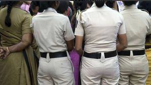 Lady police: నైట్ డ్యూటీ టైమ్ లో లేడీ పోలీసుతో ?, జిల్లాను మార్చేసింది, పగతో భర్తకు వీడియో షేర్ ! 
