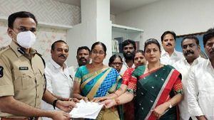 వైసీపీ ఎమ్మెల్యే రోజా సంచలనం-సొంత పార్టీలో కోవర్డులపై పోలీసులకు ఫిర్యాదు
