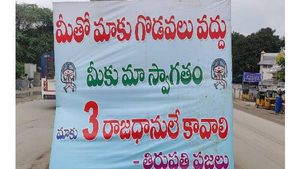 Pick talk: మీతో మాకు గొడవలు వద్దు: మూడు రాజధానులే కావాలి: తిరుపతిలో ఫ్లెక్సీలు..చించివేత