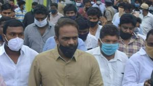 వంగవీటి రాధా ఆఫీస్ ముందు అనుమానాస్పదంగా స్కూటీ; ఉలిక్కిపడిన రాధా అనుచరులు, పోలీసులు ఎంట్రీ 