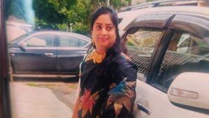 Illegal affair: రౌడీషీటర్ తో ?, రూ. 400 కోట్ల ఆస్తి, నడిరోడ్డులో అర్చనా రెడ్డిని నరికేసిన రెండో భర్త ! 