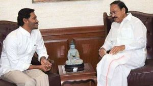 విశాఖకు సీఎం జగన్ - వెంకయ్య నాయుడు ఇంట వేడుకలో: నేటికి రెండేళ్లు - అక్కడకు చంద్రబాబు..!!