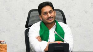 ఒమిక్రాన్‌ నేపథ్యంలో ఏపీలో ఆంక్షలు - రెండో డోసు వచ్చే నెల పూర్తి కావాలి : ఆరోగ్య శ్రీ యాప్ - సీఎం జగన్..!!