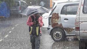 నెల్లూరులో కుండపోత: ఆ రెండు జిల్లాల్లో భారీ వర్షాలు