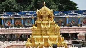 దుర్గమ్మ ఆలయంలో కరోనా కలకలం -అర్చకులకు సైతం : దర్శనాల్లో మార్పులు..!!