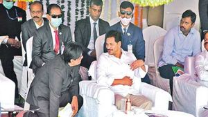 సీఎం జగన్ వద్ద మోకాళ్లపై ఐఏఎస్ - ప్రముఖుల సమక్షంలో ఇలా : అసలేం జరిగింది..!!