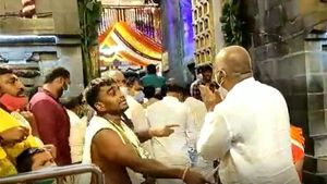 నారాయణుడి నామస్మరణ వినిపించాల్సిన చోట.. డౌన్ డౌన్ అంటూ నినాదాలు: తిరుమలలో భక్తుల ఆందోళన