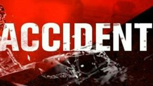 విషాదం: చెరువులోకి దూసుకెళ్లిన కారు, నలుగురు మృతి