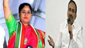 కేసీఆర్, కేటీఆర్‌లకు కరోనా నిబంధనలు లేవా? ఫాంహౌస్‌లో నరబలి?: ఈటల, విజయశాంతి ఫైర్