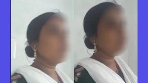 Lovers: కాలేజ్ లవర్స్, దెబ్బకు ప్రియుడు హ్యాండ్, ప్రియురాలు ఏం చేసిందంటే, కథ రివర్స్ తో ! 