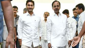 సీఎంలు జగన్ - కేసీఆర్ కు కేంద్రం జలక్ : ప్రతిపాదనల తిరస్కరణ - స్టాలిన్ బాటలో వెళ్తారా..!!
