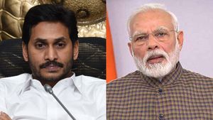 రేపు ఢిల్లీకి సీఎం జగన్ : ప్రధాని-అమిత్ షా తో భేటీ : అమరావతి-ముందస్తు ఎన్నికలపై క్లారిటీ..!!