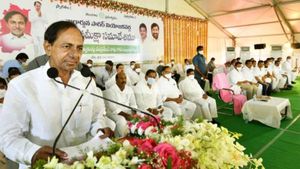 దేశం ఎవడబ్బ సొత్తు కాదు.. రాహుల్ పుట్టుకపై వ్యాఖ్యలు; కుక్కమూతిపిందె బీజేపీ: తరిమికొట్టాలన్న కేసీఆర్ 