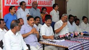  సీఎంను తిట్టినందుకు క్షమించండి - జగన్ ది గొప్ప నిర్ణయం : ఉద్యోగ సంఘ నేతల ప్రశంసలు..!!