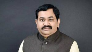  MLA: నా బిడ్డకు తండ్రి ఎమ్మెల్యే, బ్యూటీషియన్, రూ. 2 కోట్ల కోసం ఫోటోలు, వీడియోతో బ్లాక్ మెయిల్ ! 