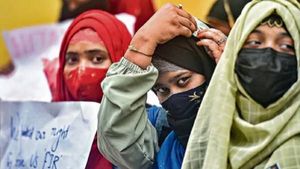  Hijab: నీకు టైమ్ దగ్గర పడిపోయింది, ఎక్కువ రోజులు ?, లేపేస్తామ్, కాలేజ్ ప్రిన్సిపాల్ కు వార్నింగ్ ! 
