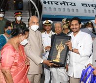  విశాఖ విచ్చేసిన రాష్ట్రపతి రామ్‌నాథ్, ఘనస్వాగతం పలికిన గవర్నర్, సీఎం జగన్