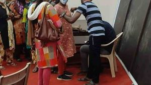 వామ్మో.. ఏందిది... మహిళా కానిస్టేబుళ్లకు పురుషుల కొలతలు.. ఎక్కడంటే, ఫోటో తీస్తే కేసట