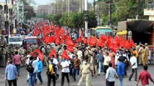 ఉద్యోగుల ఉద్యమం అంటే ఎంటో ప్రభుత్వానికి రుచిచూపిస్తాం:  పీఆర్సీ సాధన సమితి