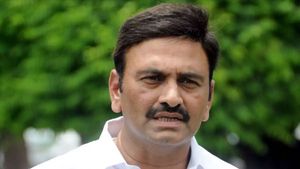 హైకోర్టులో రఘురామ పిటీషన్- తోసిపుచ్చిన న్యాయస్థానం : సీఐడీ డీజీకి నోటీసు..!!