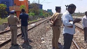  Friends: మాజీ రౌడీషీటర్, మాట్లాడాలని చెప్పి ?, కాళ్లు పూర్తిగా నరికేసి రైలు పట్టాల మీద శవం, మ్యాటర్ ! 