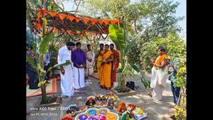 Friends: మైనింగ్ కింగ్ గాలి జనార్దన్ రెడ్డి ప్రత్యేక పూజలు, పక్కలో మంత్రి, అమావాస్య టైమ్ లో ! 