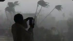 తుఫానుగా మారిన వాయుగుండం: ఏపీలో కొన్నిచోట్ల వర్షాలు.. ఈదురుగాలులు