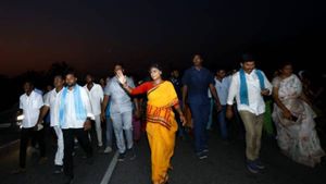 దాడులకు అదరం బెదరం, శ్రేణులపై అటాక్.. కేసీఆర్‌పై షర్మిల విసుర్లు
