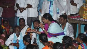  ఊసరవెల్లి నయం.. మోసం, నయవంచనే.. కేసీఆర్‌పై వైఎస్ షర్మిల ఫైర్