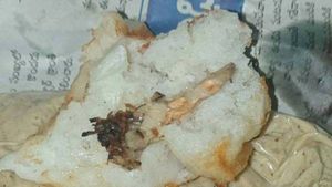 వయ్యో.. ఏందిది.. గుంతపొంగనల్లో సిగరేట్ పీకలు, గజ్జుమన్న ఫుడ్ లవర్స్..