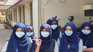  Hijab Row: హైకోర్టు, ప్రభుత్వం ఏం చెప్పింది, టీచర్లు ఏం చేశారు, వీడియో వైరల్, స్పాట్ లో సస్పెండ్ ! 